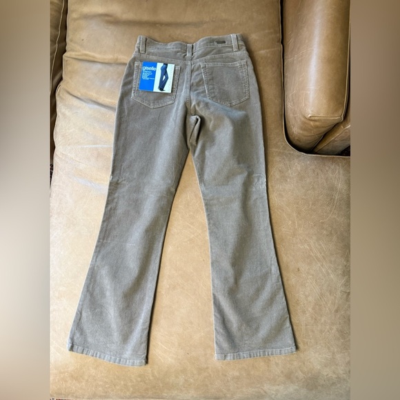 NWT Gloria Vanderbilt Giselle Stretch Bootcut Jeans Brown Corduroy Size 8 Petite - Picture 9 of 10